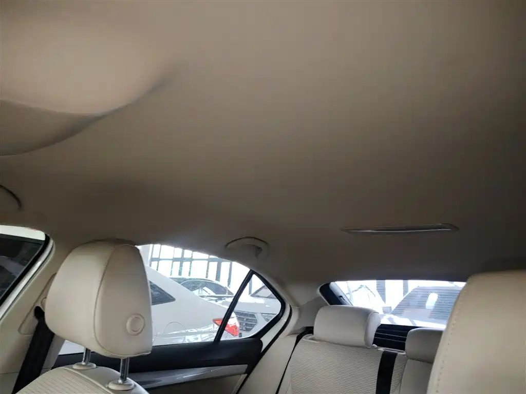 Škoda Octavia 2017 1.6L Automatic Pioneer Edition фото 17