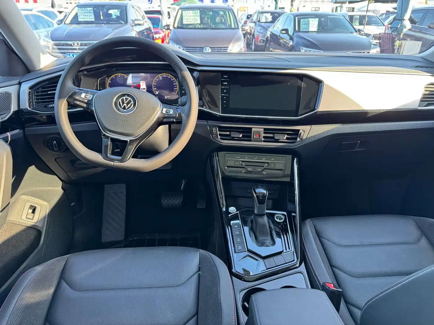Volkswagen Tayron 2022 330TSI 2WD Luxury Smart Connect Edition фото 14