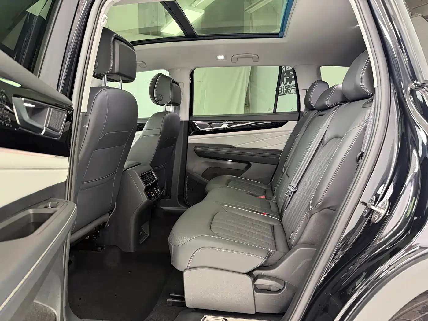 Volkswagen Teramont 2023 380TSI AWD Premium Luxury Edition фото 16