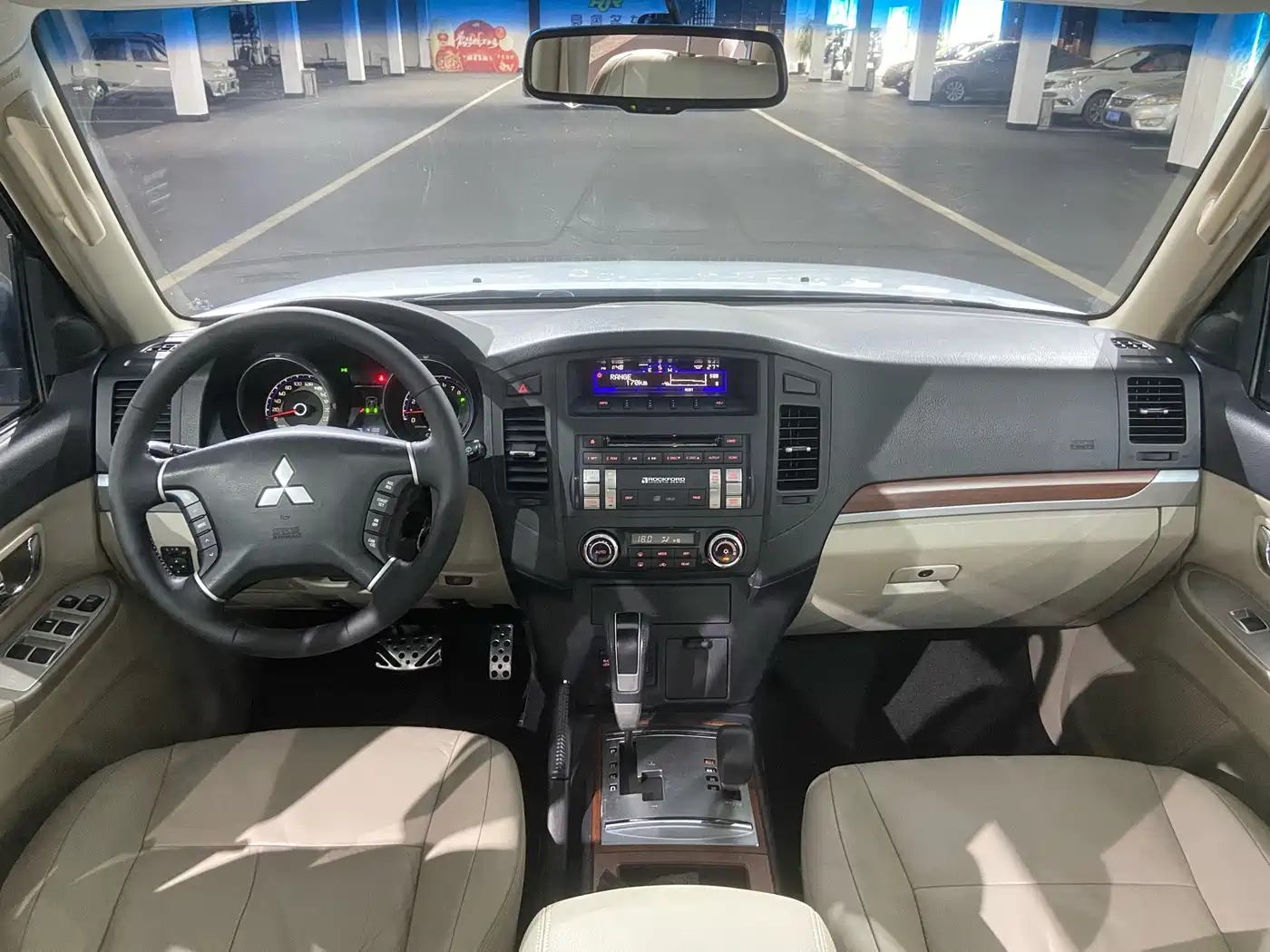 Mitsubishi Pajero (Import) 2008 2009 3.8L 5-Door Flagship