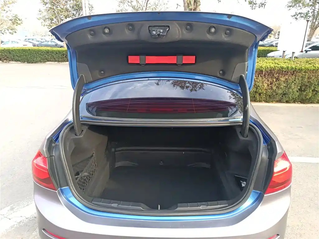 BMW 1 Series 2018 118i Sport Edition фото 19