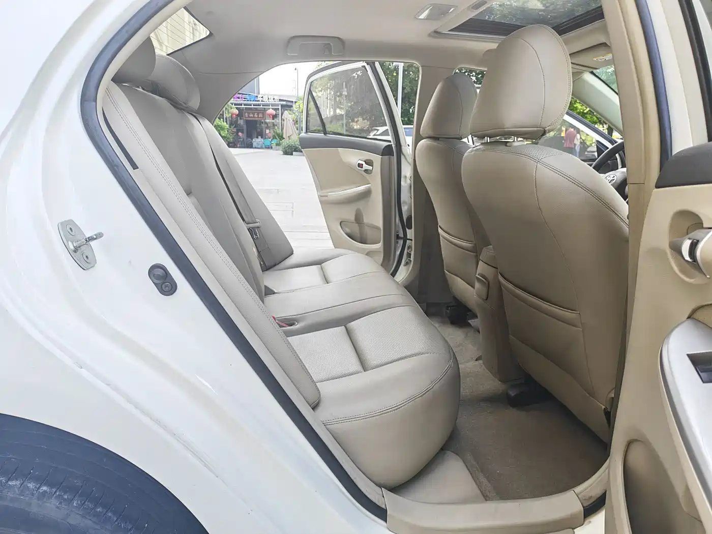 Toyota Corolla 2013 Special Edition 1.6L Automatic Cool GL фото 12