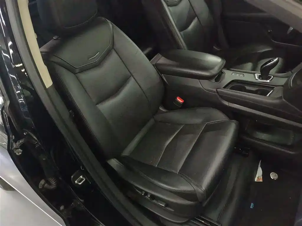 Cadillac XT5 2016 28T AWD Luxury Model фото 16