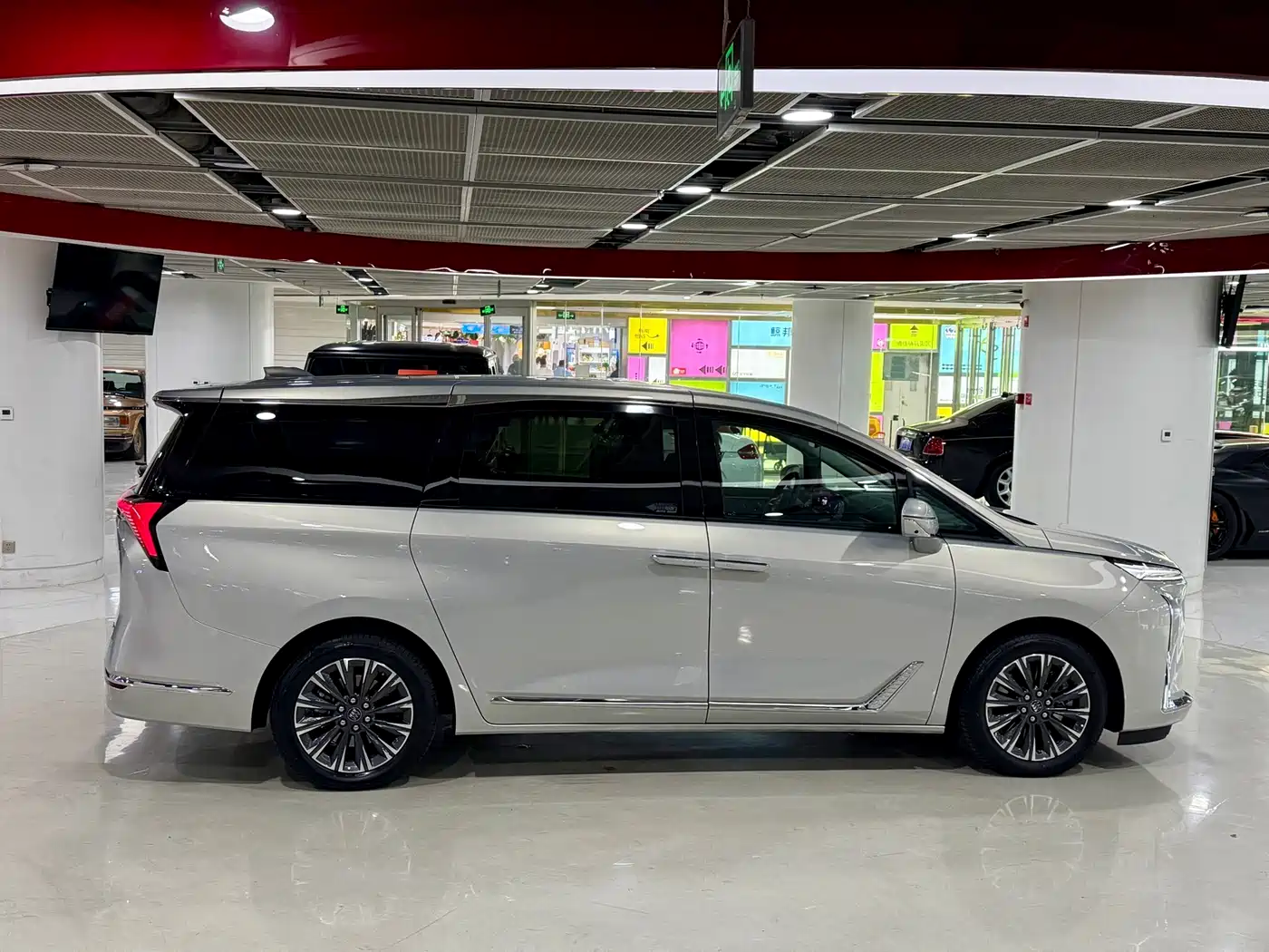 Buick GL8 2025 Land Honor Premium Edition фото 9