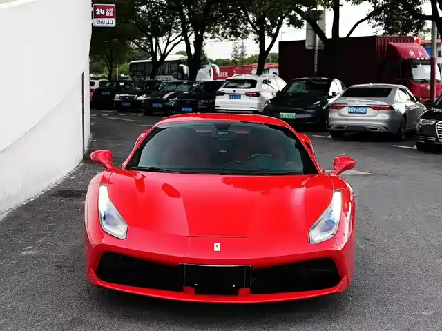 FERRARI 488