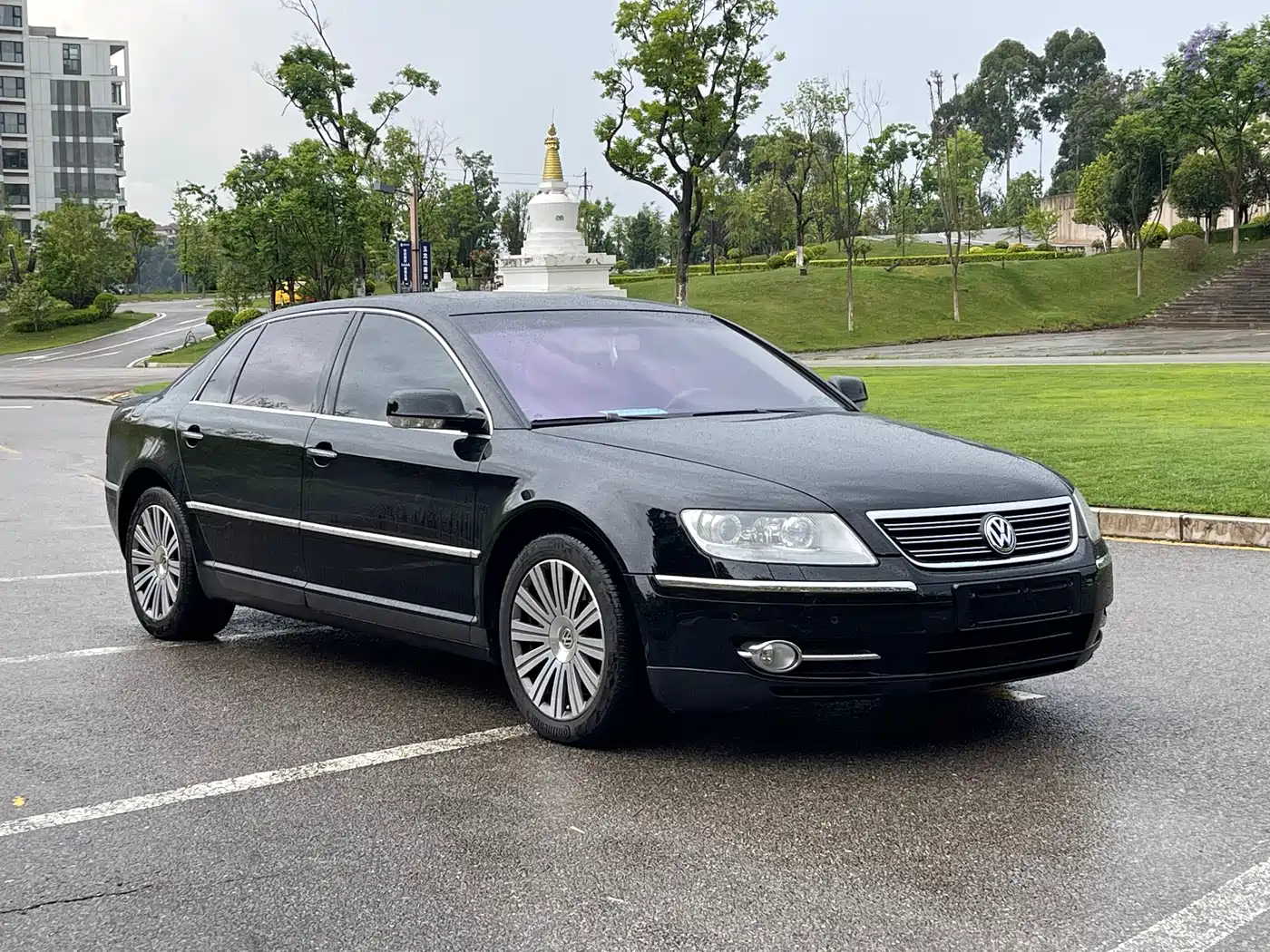 Volkswagen Phaeton 2009 Model 4.2L V8 4-seat Extended Executive Edition фото 4