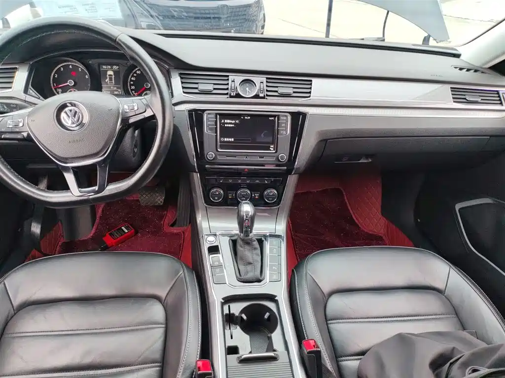 Volkswagen Passat 2017 330TSI DSG Prestige фото 13