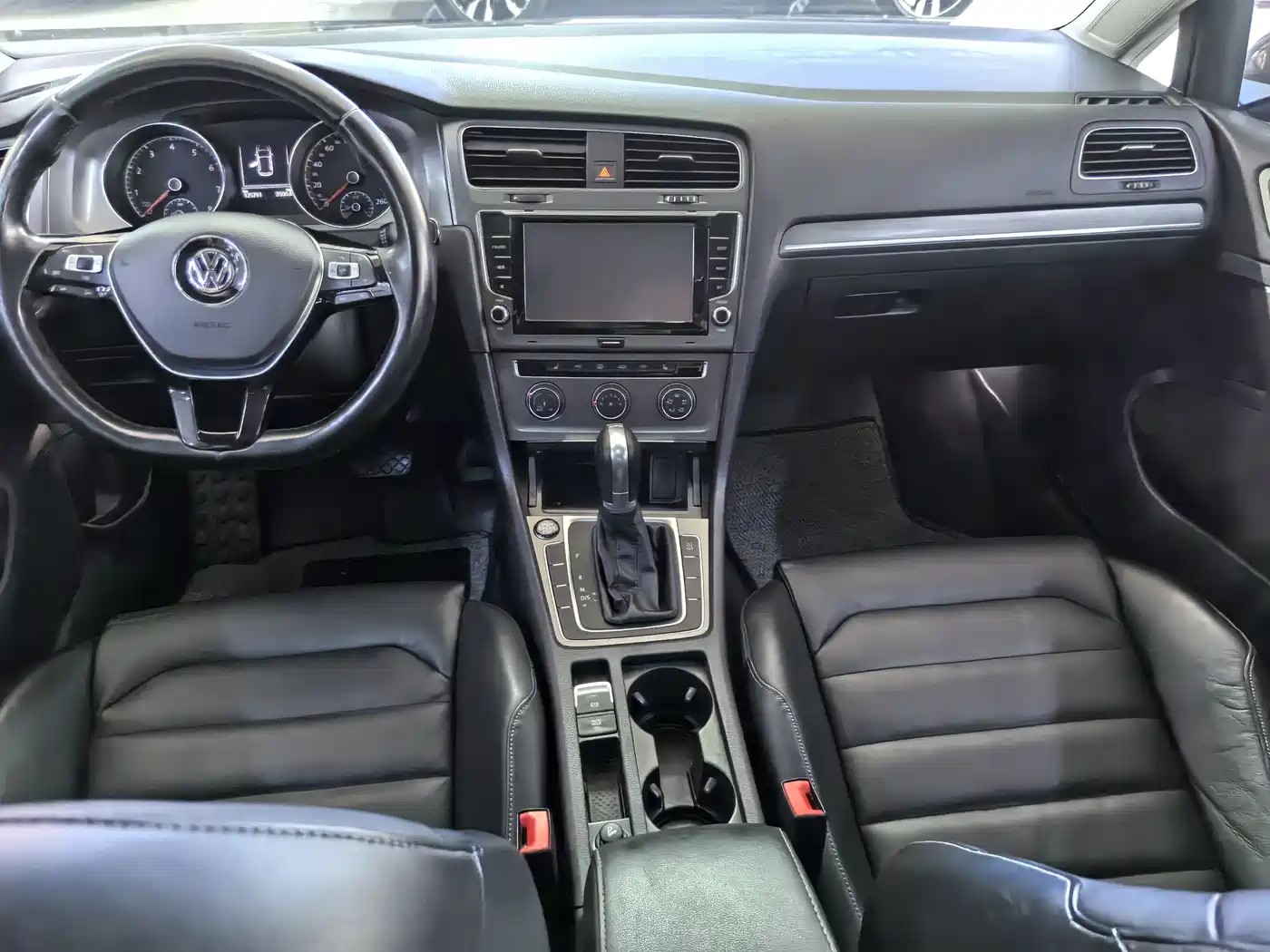 Volkswagen Golf 2015 1.4TSI Automatic Luxury фото 8