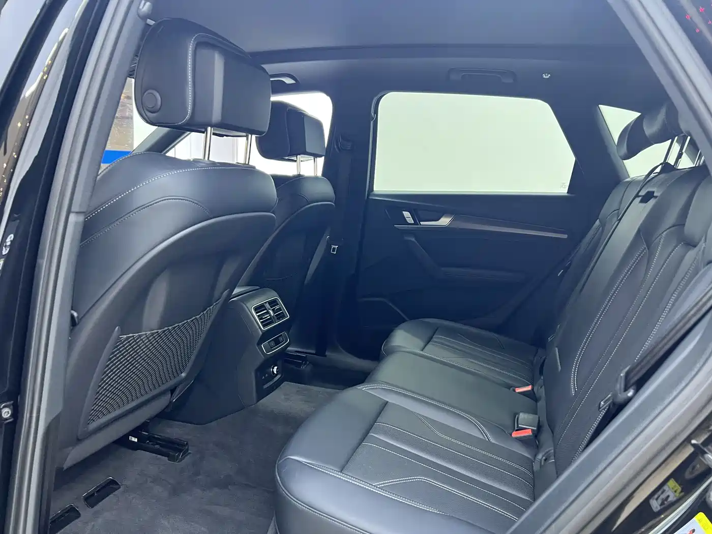 Audi Q5L 2025 45th Anniversary Edition 45 TFSI Luxury Sport фото 14