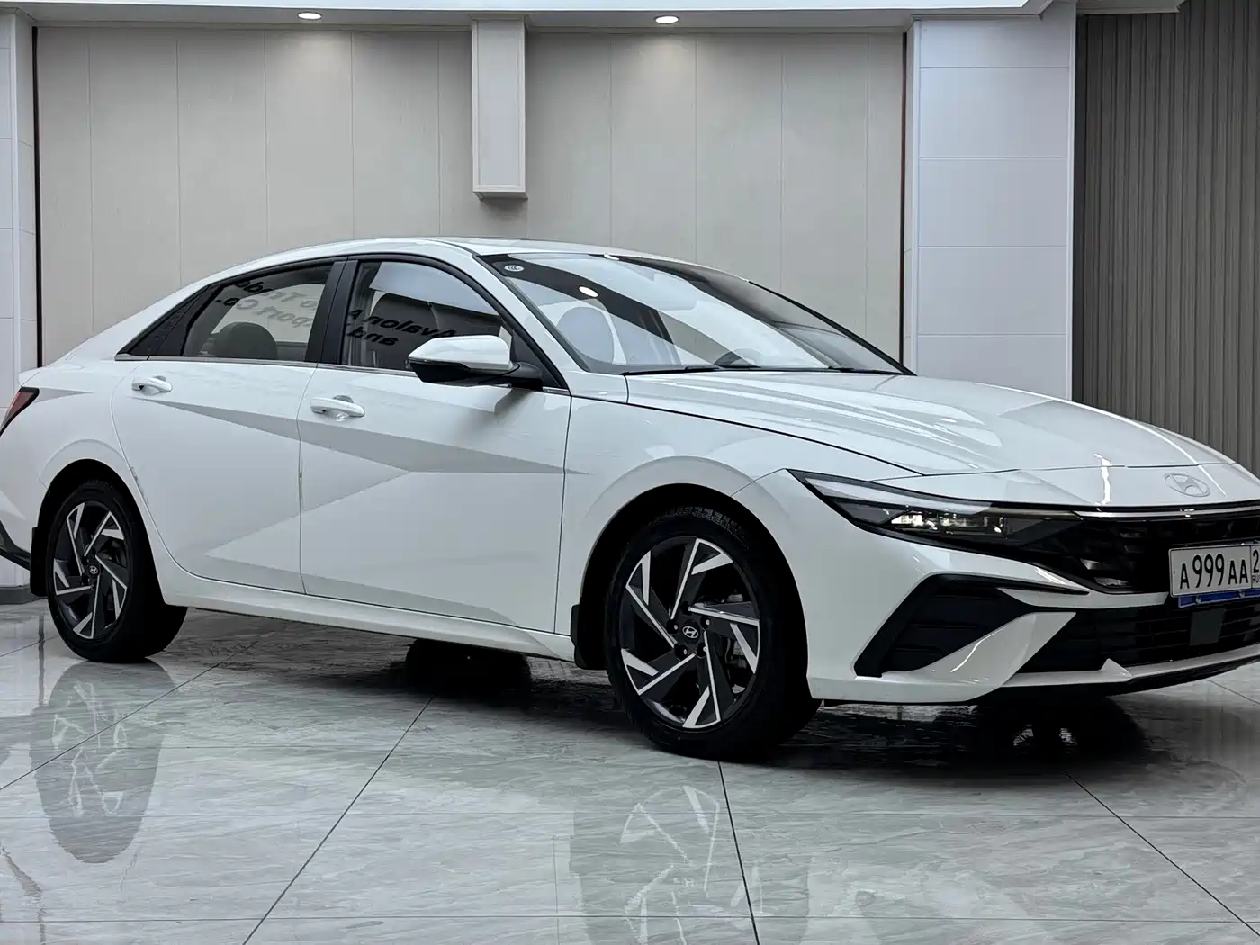 Hyundai Elantra 2023 Model 1.5L CVT LUX Premium Edition фото 3