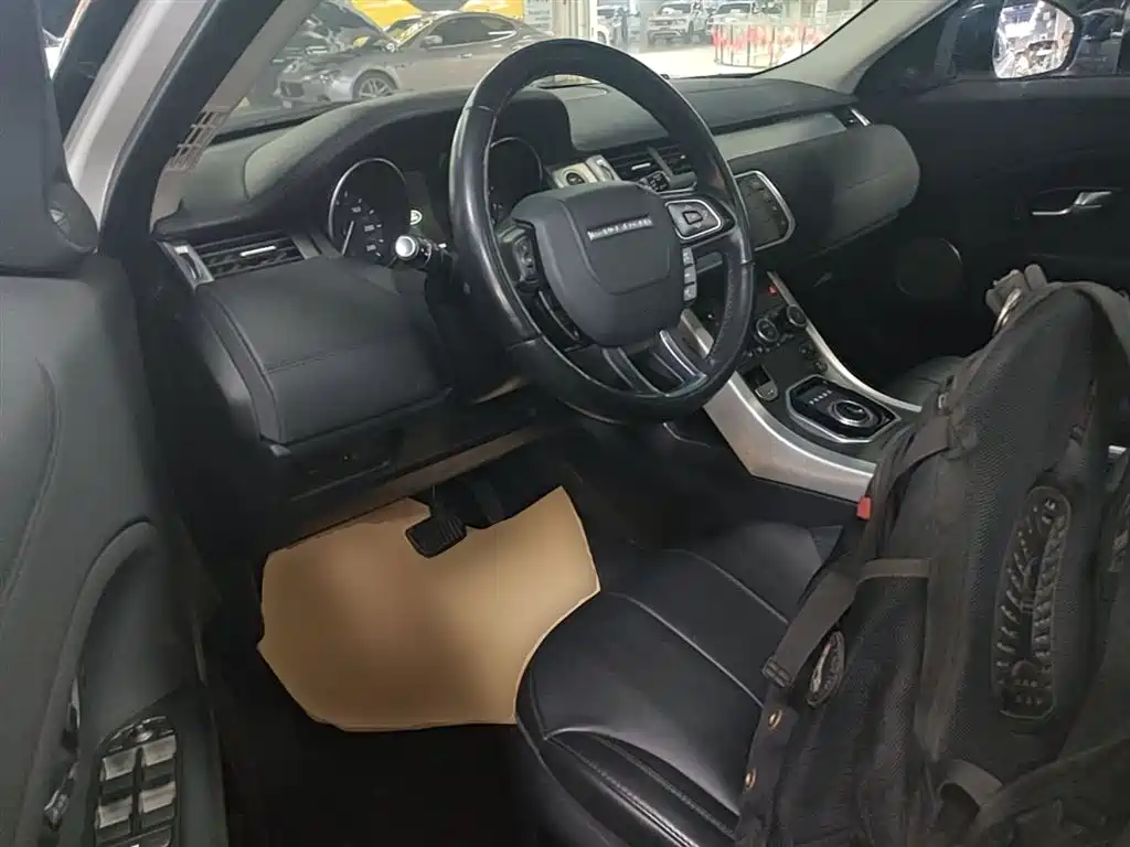 Land Rover Range Rover Evoque 2017 2.0T British Style Edition фото 16