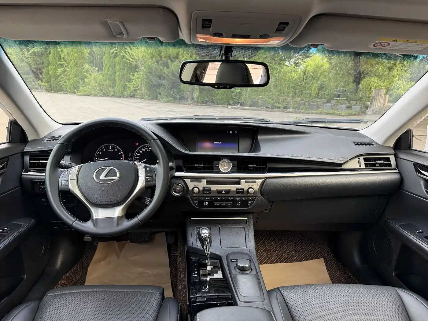 Фото 14 - Lexus ES