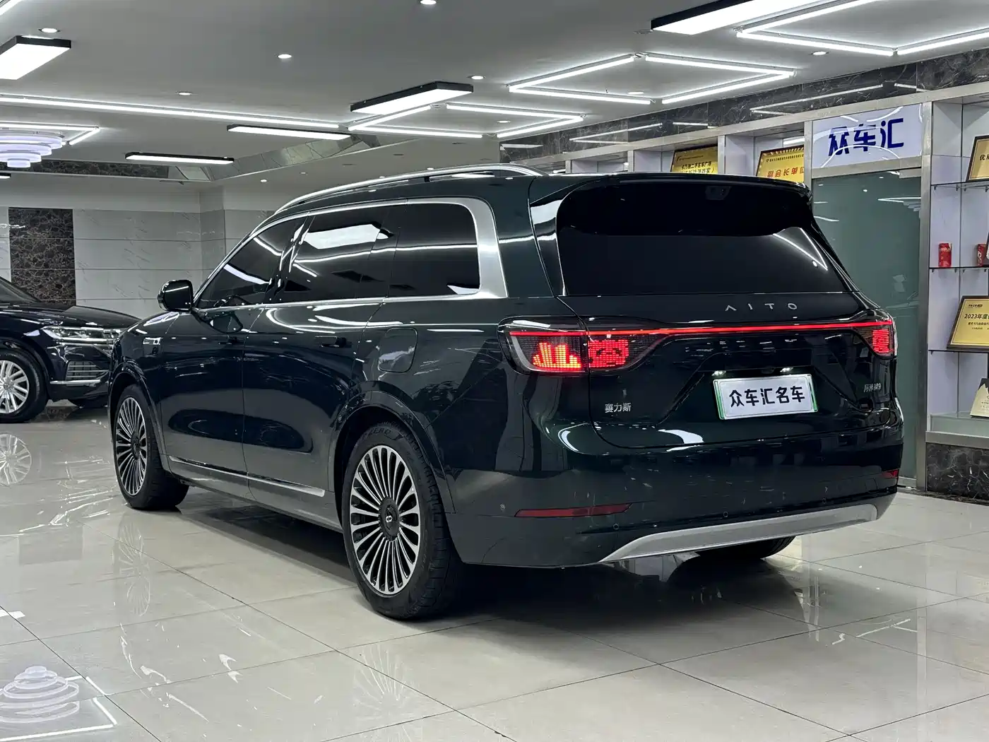 AITO Wenjie AITO M9 2025 Extended Range Max 52kWh 6-Seater фото 4
