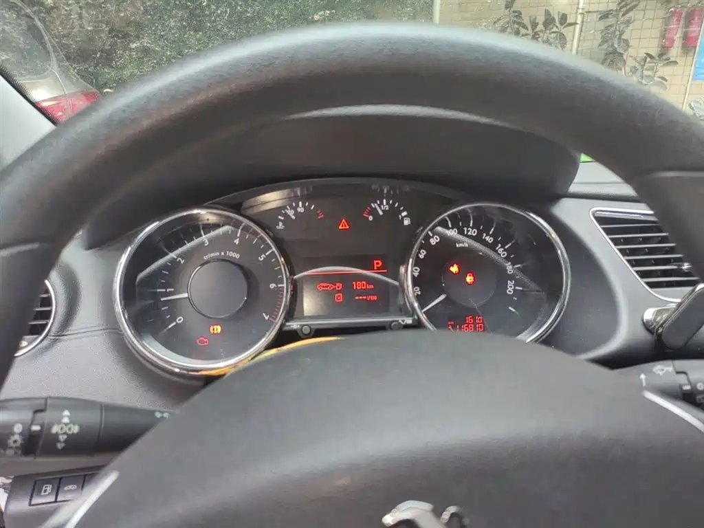 Peugeot 3008 2015 2.0L Automatic Classic Edition фото 7