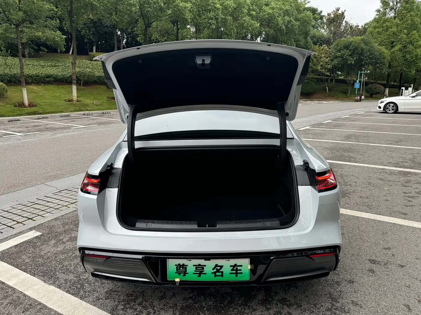 Geely Galaxy Galaxy E8 2025 2024 Model 550km RWD Soaring Dragon Edition
