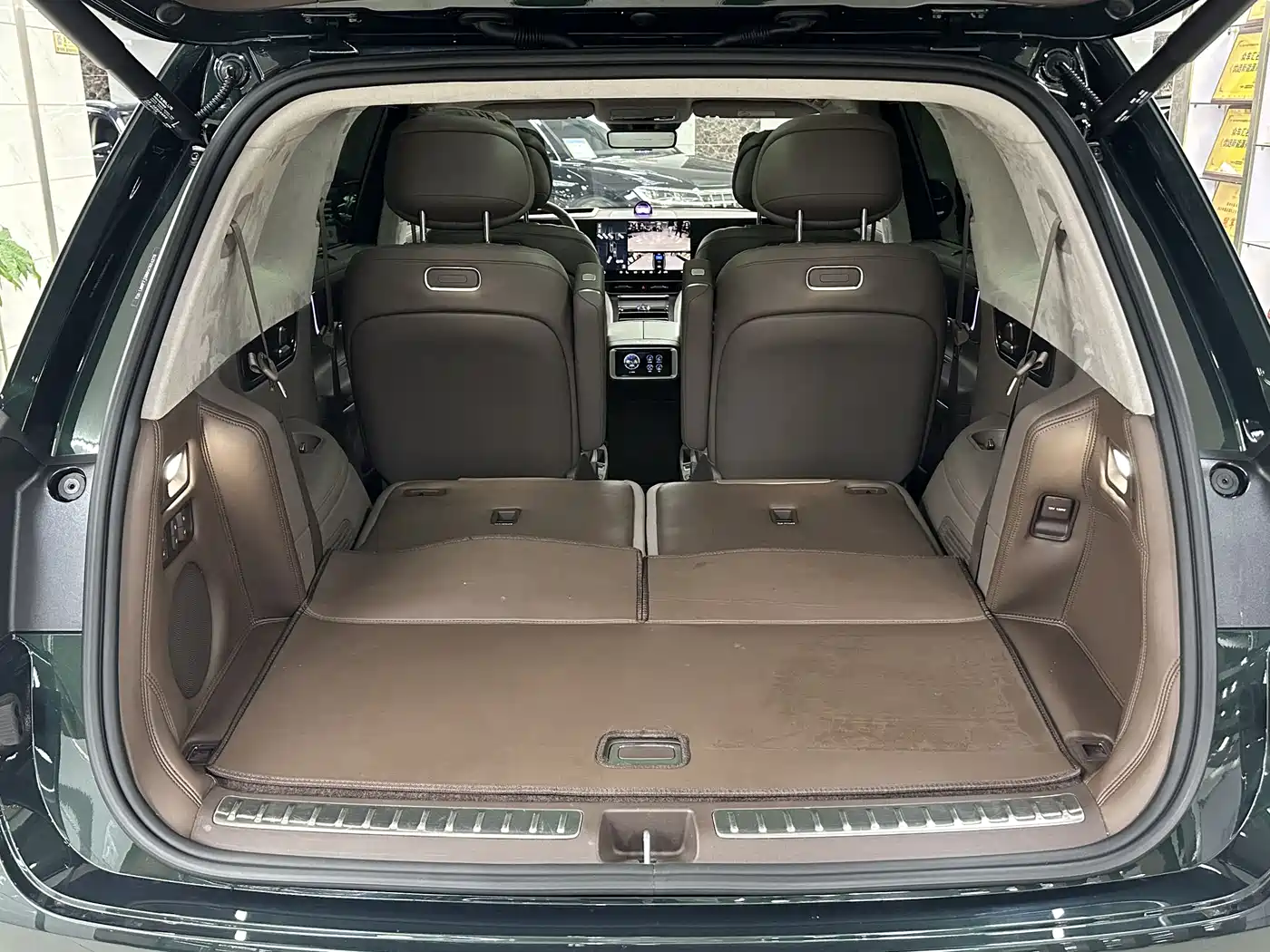 AITO Wenjie AITO M9 2025 Extended Range Max 52kWh 6-Seater фото 9