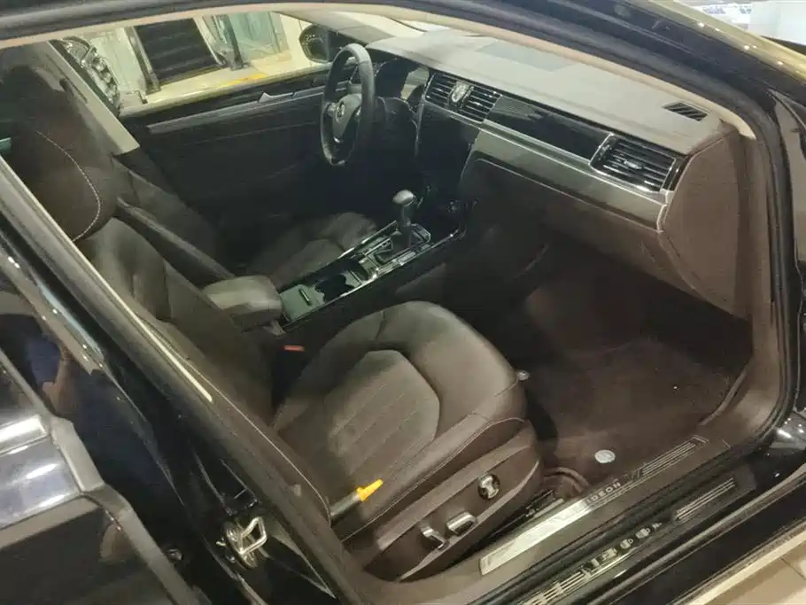 Volkswagen Phideon 2021 380TSI Luxury Edition фото 8