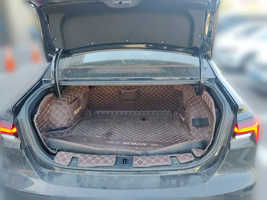 Фото 24 - Roewe i6 MAX