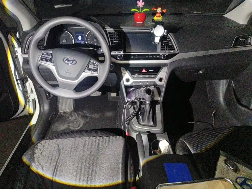 Hyundai Elantra 2018 1.6L Automatic 15th Anniversary Special Edition фото 5