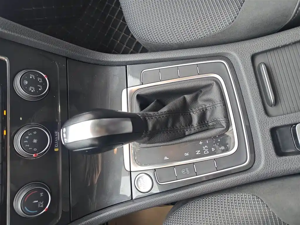 Volkswagen Golf 2020 Beloved Edition 280TSI DSG Comfort фото 14