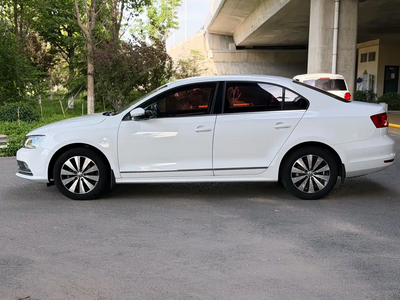 Volkswagen Sagitar 2018 1.6L Automatic Comfort фото 8