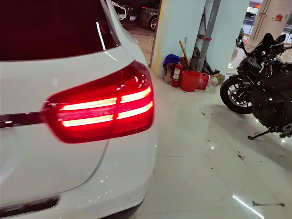 Mercedes-Benz GLA 2018 GLA 200 Dynamic фото 8