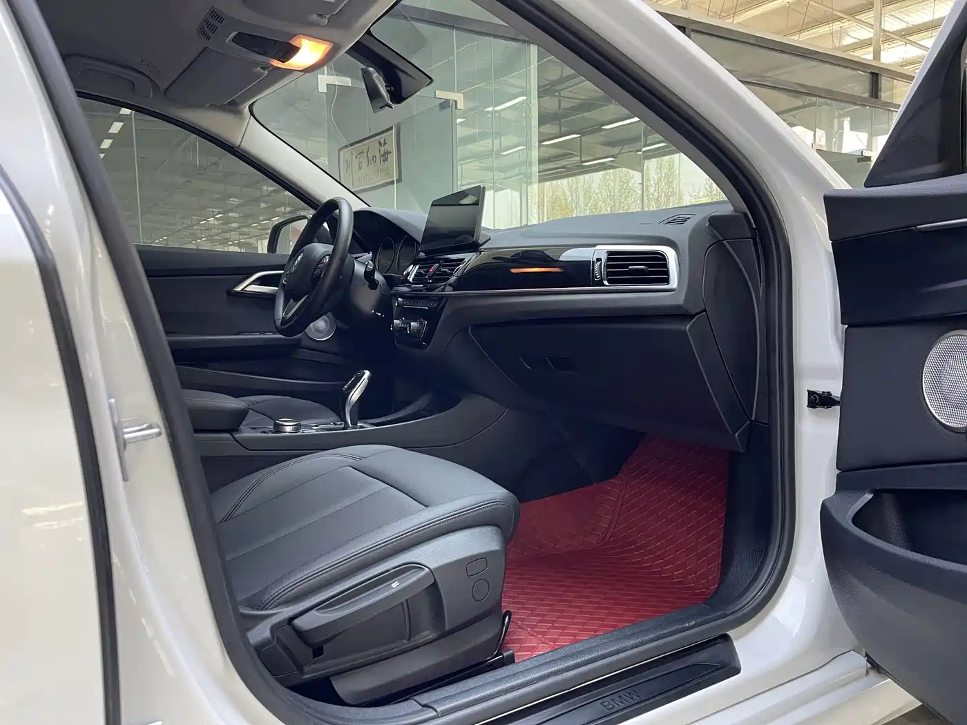 BMW 1 Series 2023 120i M Sport фото 12
