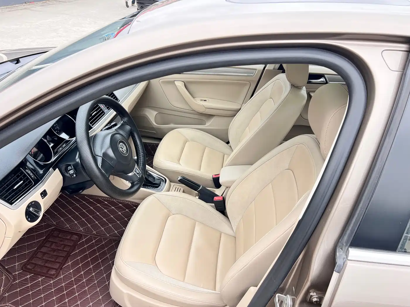 Volkswagen Bora 2014 1.6L Automatic Luxury Edition фото 10