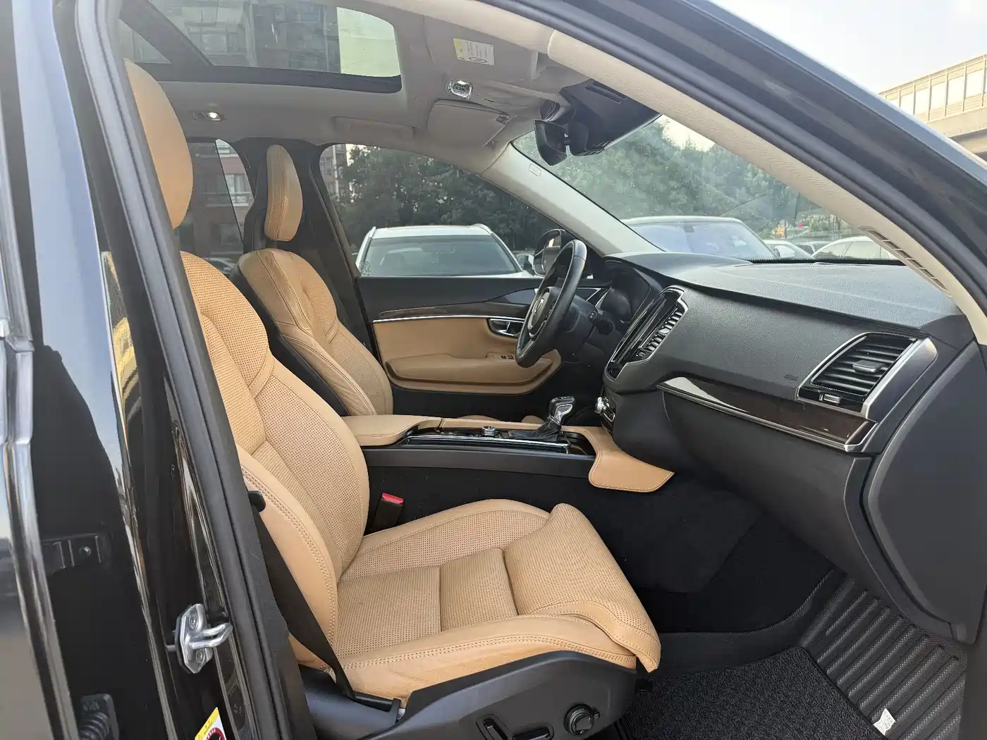 Фото 8 - Volvo XC90