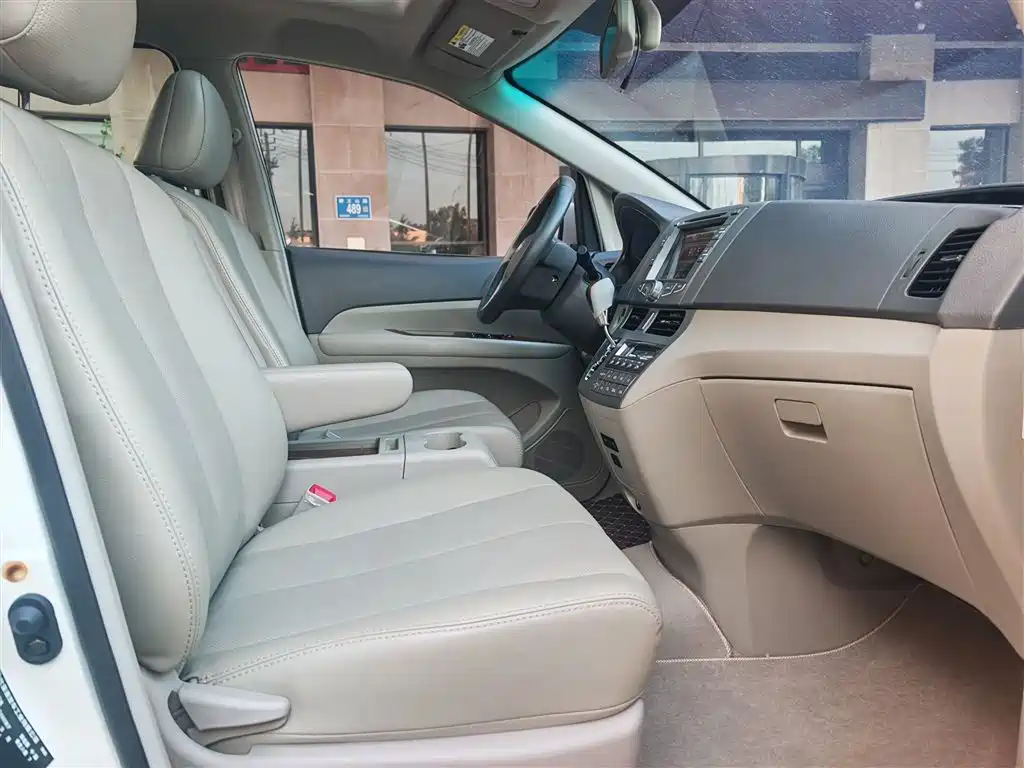 BYD M6 2015 2.4L Automatic Premium Edition фото 4