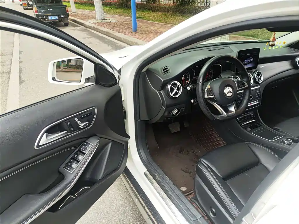 Mercedes-Benz GLA 2019 GLA 200 Dynamic фото 12