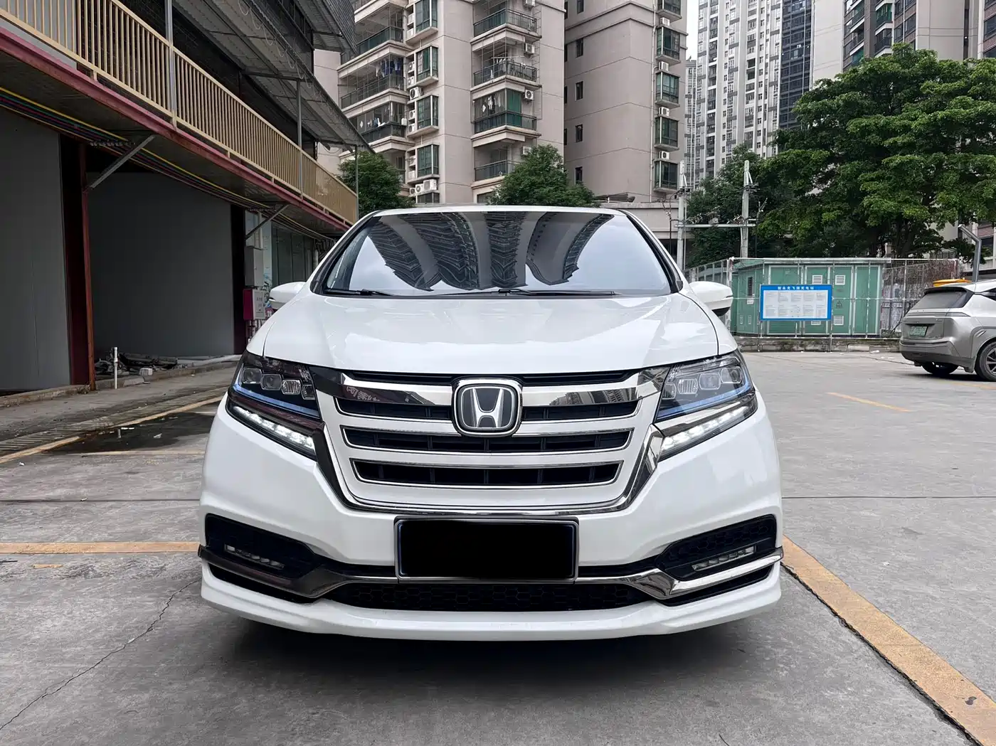 Фото 2 - Honda Elysion