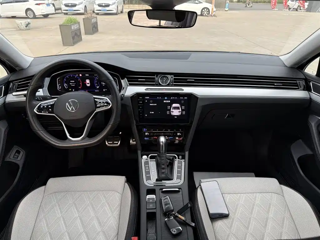 Volkswagen Magotan 2023 Model 2 Million Commemorative Edition 330TSI DSG Luxury фото 9