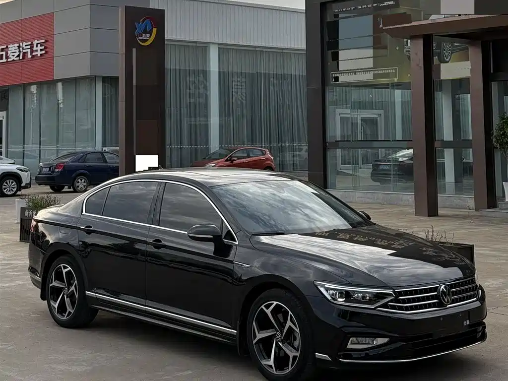 Volkswagen Magotan 2023 Model 2 Million Commemorative Edition 330TSI DSG Luxury фото 3