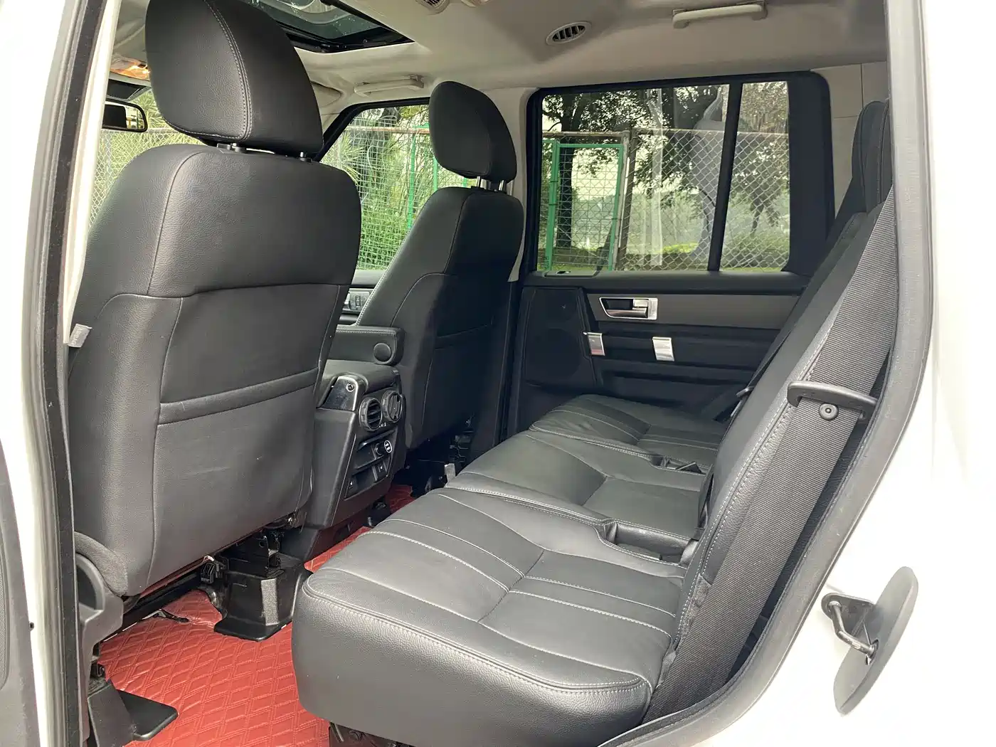 Land Rover Discovery 2016 3.0 SC Gloss Black Collector's Edition HSE фото 6