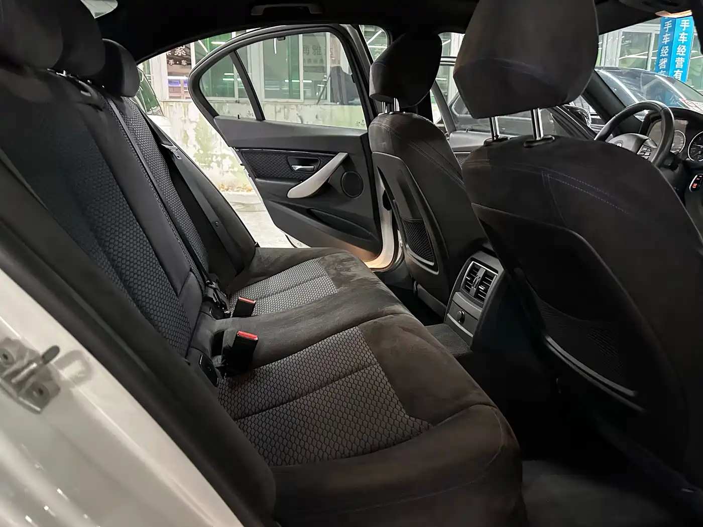 BMW 3 Series 2017 320i M Sport фото 11
