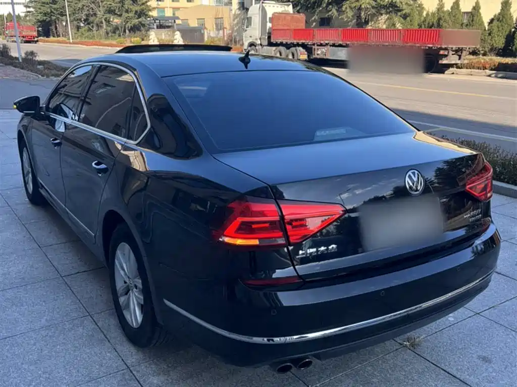 Volkswagen Passat 2015 1.8TSI DSG Honor Edition фото 22