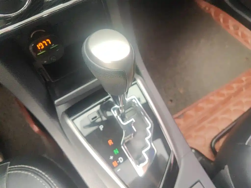 Toyota Corolla 2017 Model 1.2T CVT GL-i Leather Edition фото 10