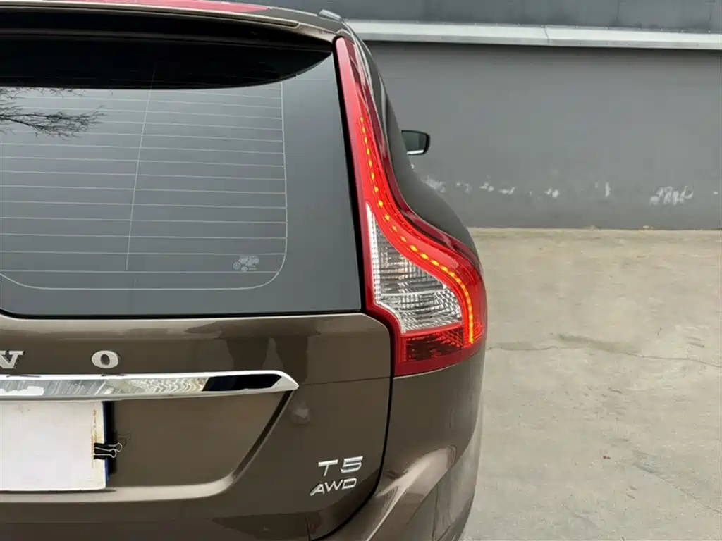 Фото 24 - Volvo XC60