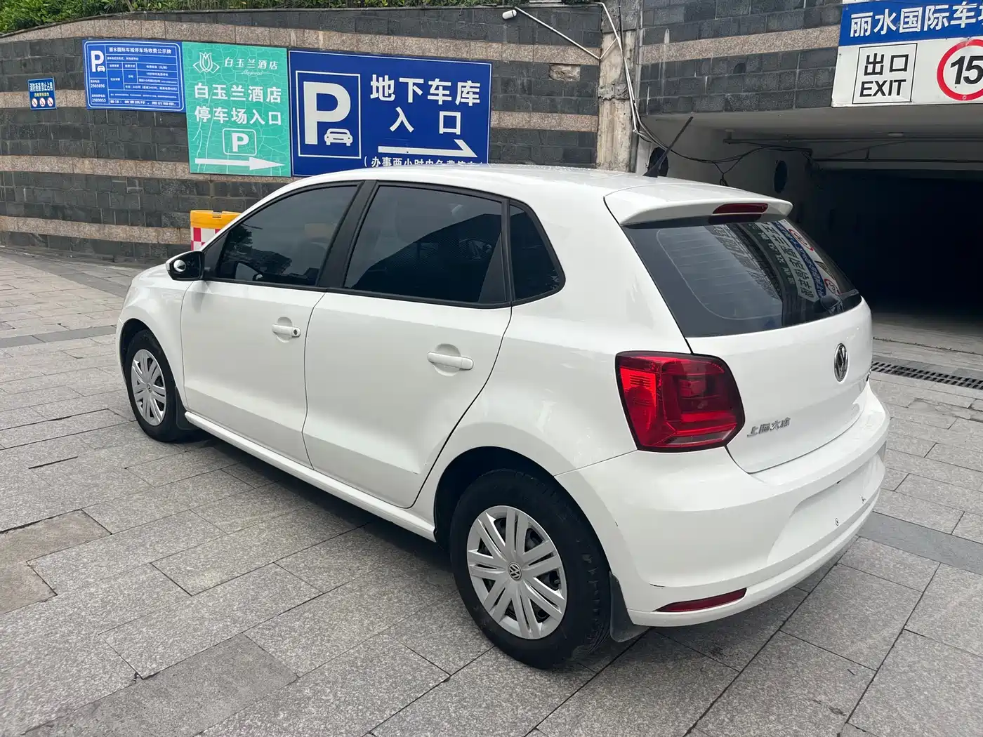 Volkswagen Polo 2016 1.4L Automatic Trend фото 3
