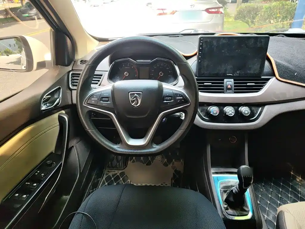 Baojun 310W 2019 2017 1.5L Manual Fashion Edition (China V)