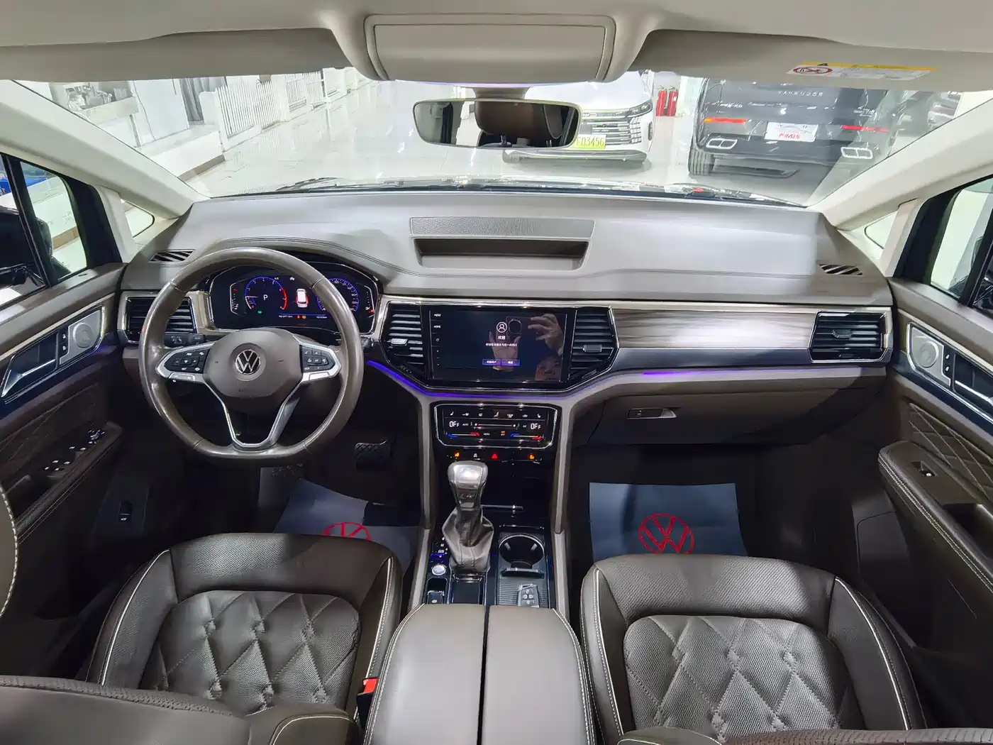 Volkswagen Viloran 2020 380TSI Premium фото 5