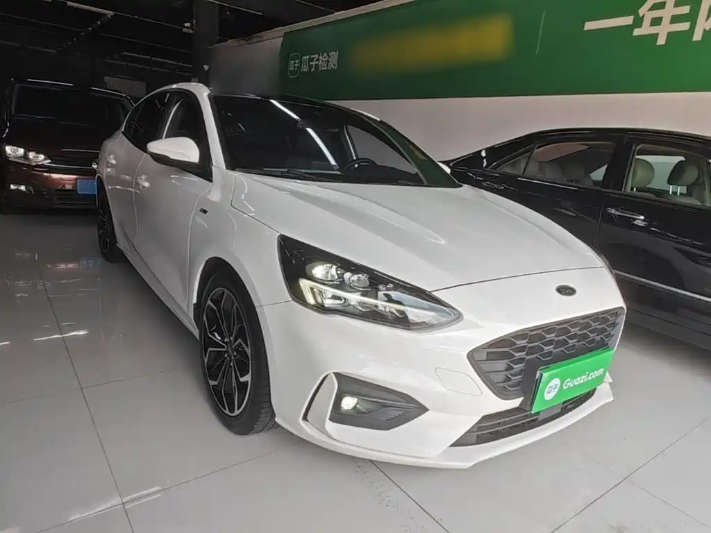 Фото 4 - Ford Focus