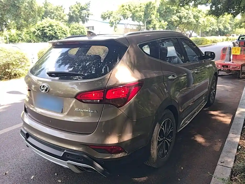 Фото 7 - Hyundai Santa Fe