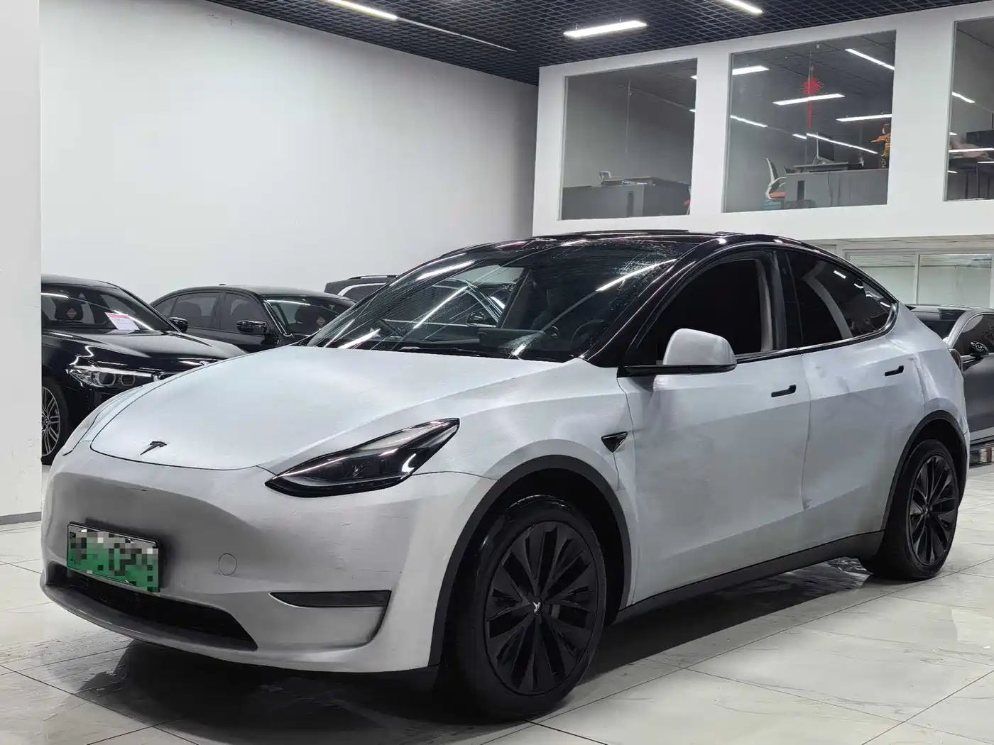 TESLA MODEL Y