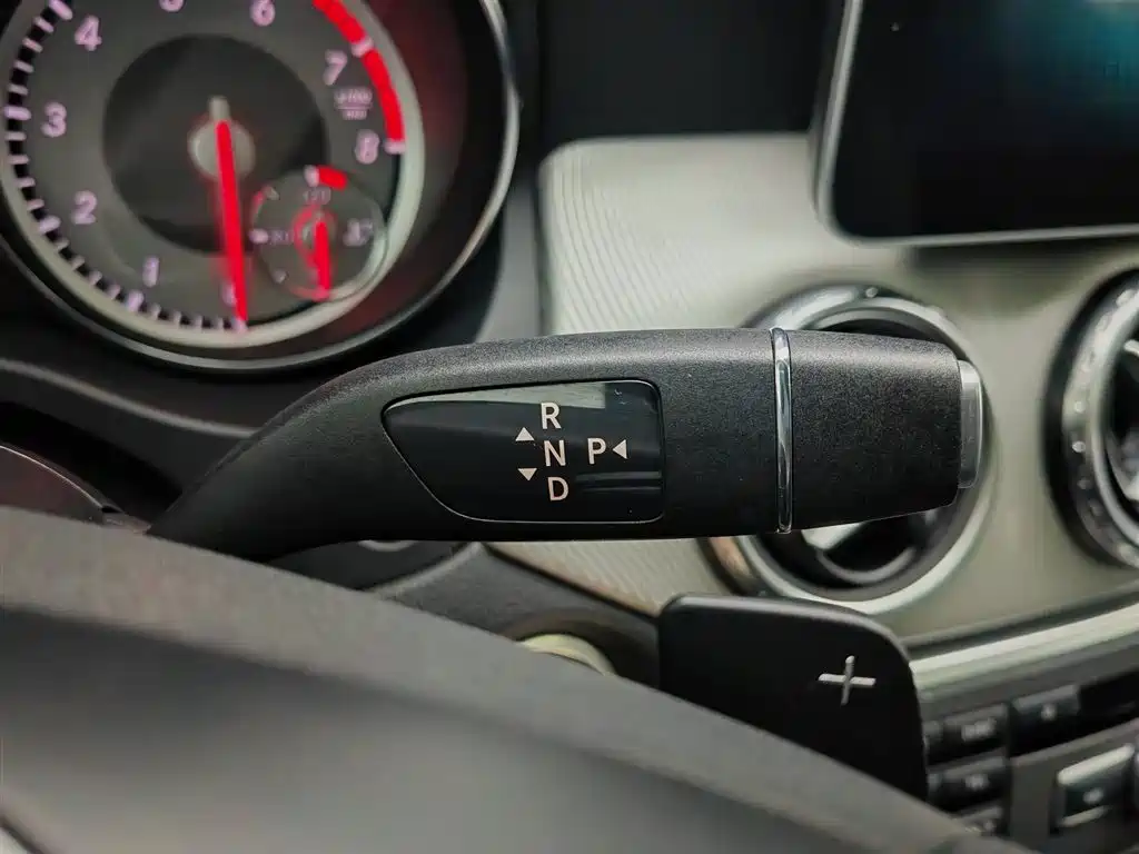 Mercedes-Benz GLA 2015 GLA 220 4MATIC Fashion Edition фото 13