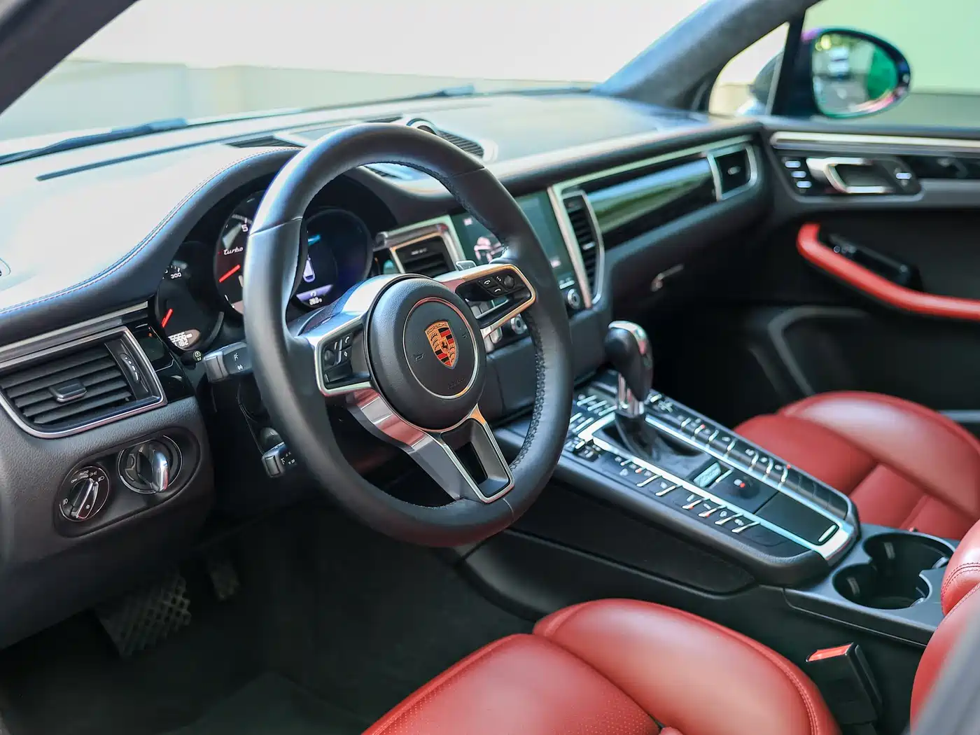 Porsche Macan 2017 Macan Turbo 3.6T фото 9