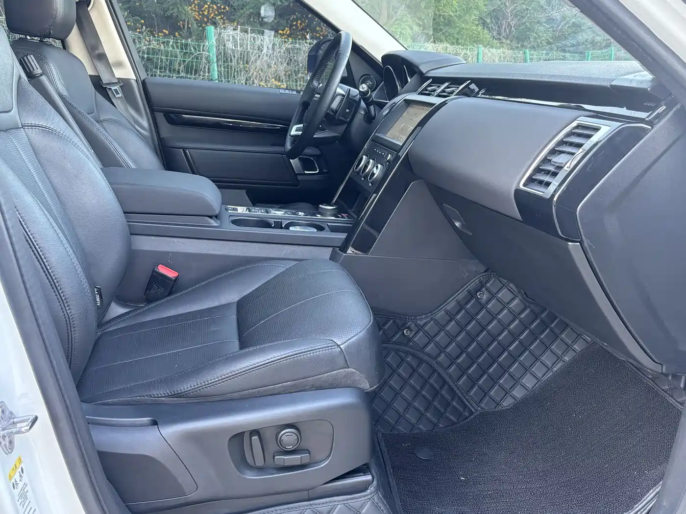 Land Rover Discovery 2019 3.0 SC V6 SE фото 7