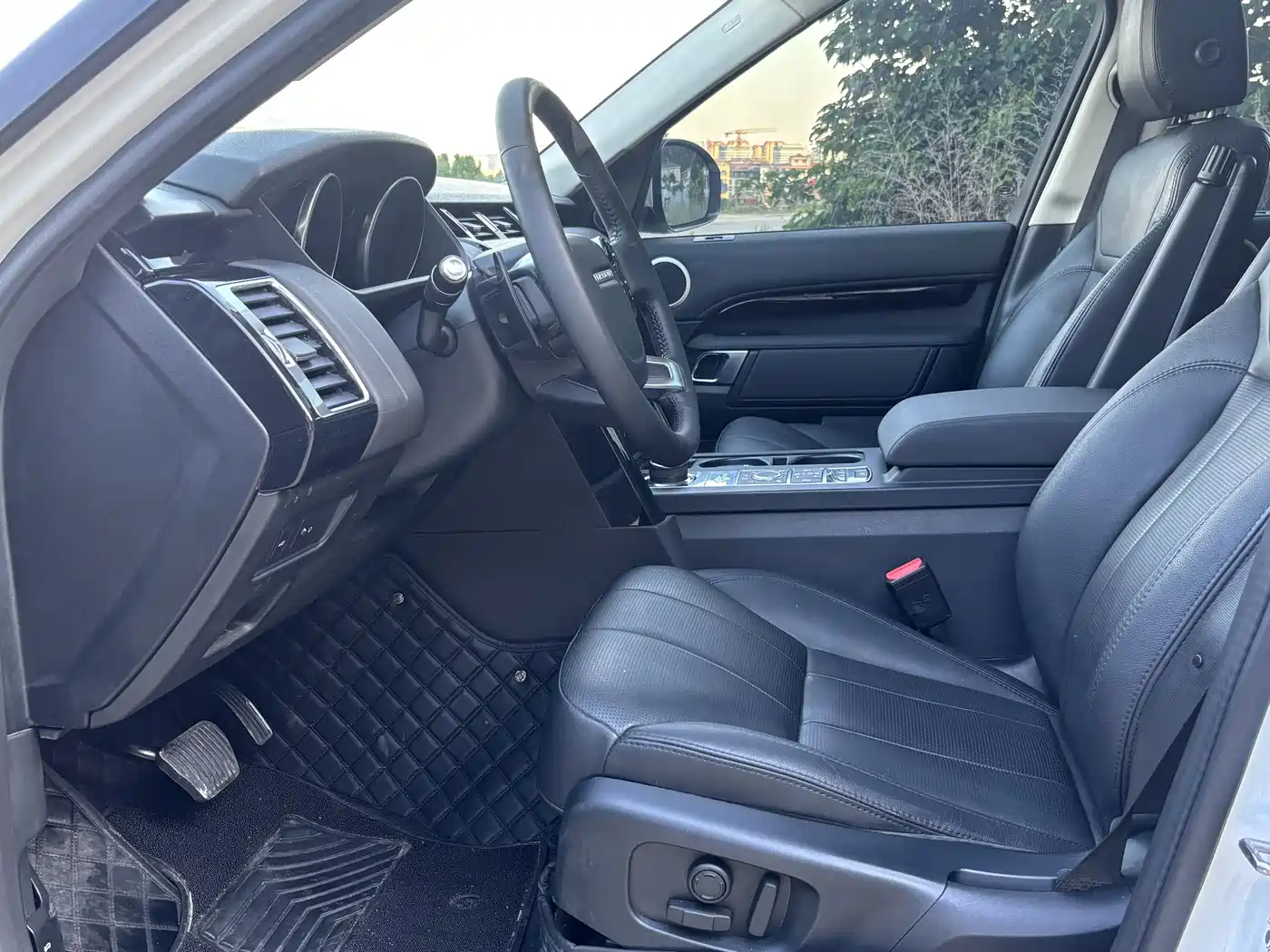 Land Rover Discovery 2019 3.0 SC V6 SE фото 6