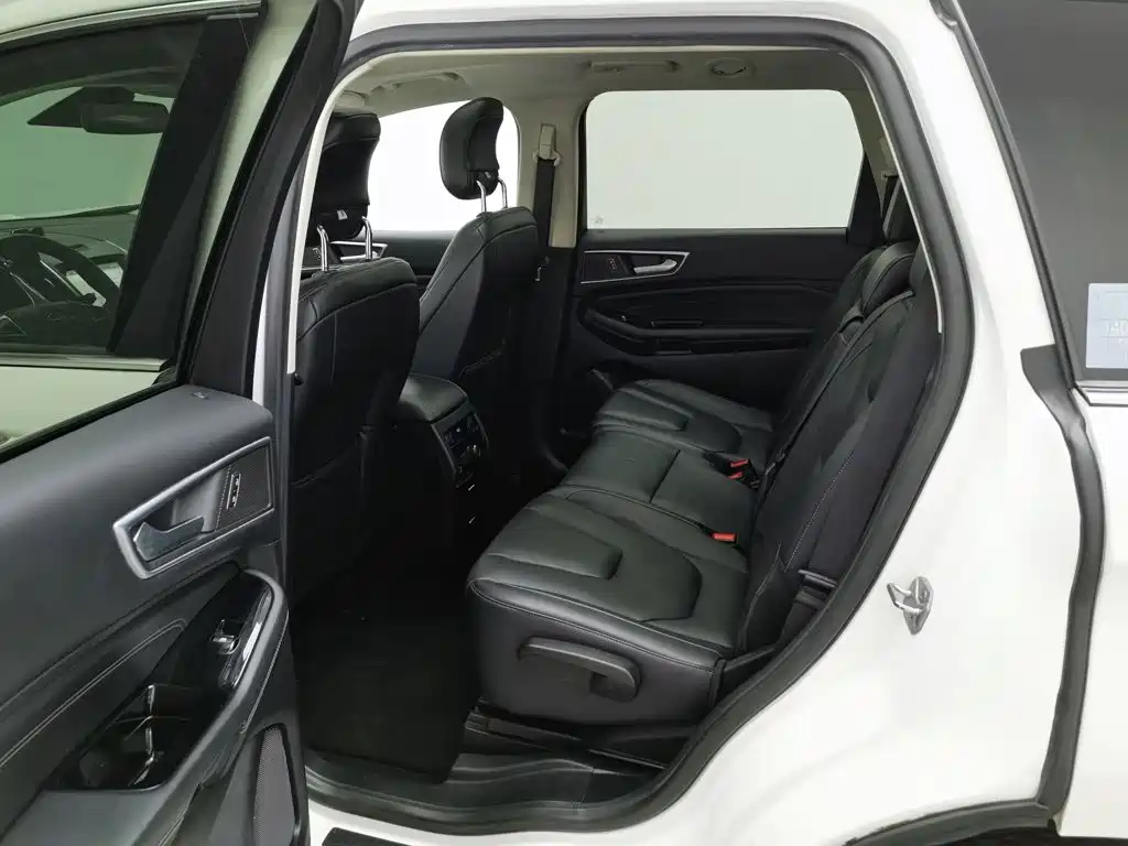 Фото 15 - Ford Edge